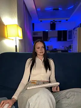 Snapshot of DinaTasty chatting on October 21, 2025, 7:03 pm DinaTasty online show from October 21, 2025, 7:03 pm