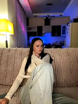 Snapshot of DinaTasty chatting on October 29, 2025, 8:10 pm DinaTasty online show from October 29, 2025, 8:10 pm