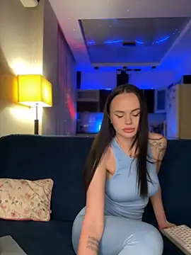 Snapshot of DinaTasty chatting on November 13, 2025, 8:19 pm DinaTasty online show from November 13, 2025, 8:19 pm