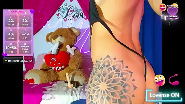 natashakissess online show from May 31, 2026, 3:52 pm
