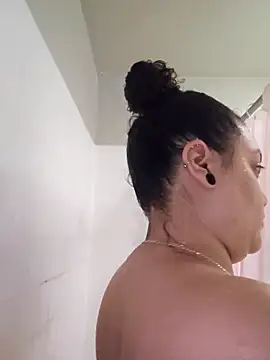 honeeyyy pot online show from October 7, 2025, 4:53 am