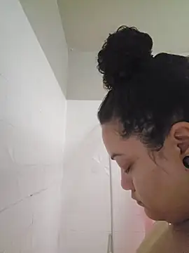 honeeyyy pot online show from October 25, 2025, 7:05 am