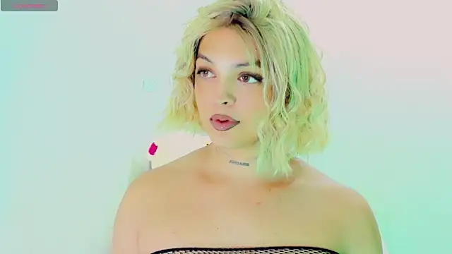 Emmaa Saenz  online show from March 23, 2026, 11:31 pm