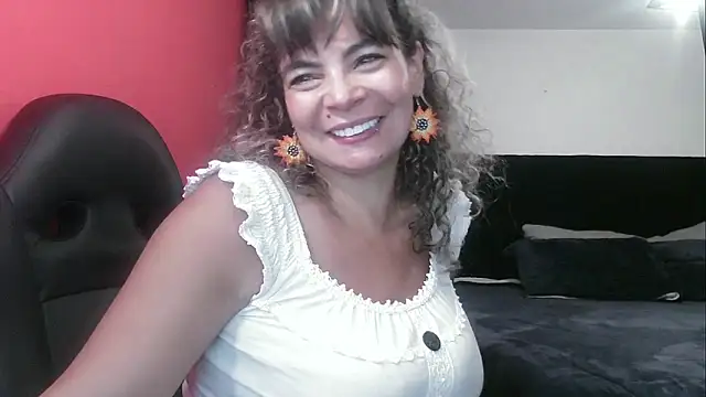 charlotedoll online show from October 14, 2025, 4:24 am