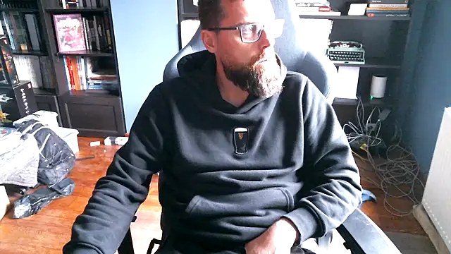 MeSteff online show from October 25, 2025, 2:13 pm