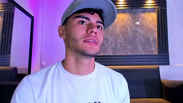 liam genner  online show from November 10, 2025, 8:19 pm