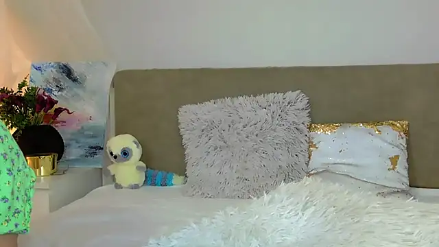 LuisaSin online show from December 2, 2025, 7:14 am