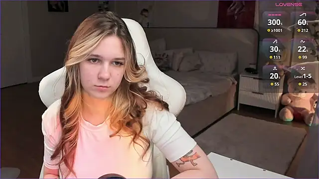 Frau Lina online show from May 20, 2026, 6:03 pm