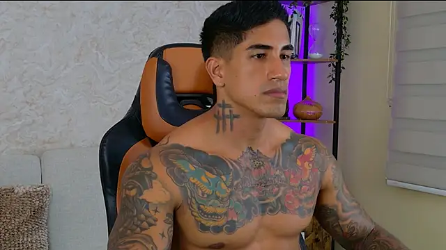 AdanReilly online show from December 11, 2024, 11:32 pm