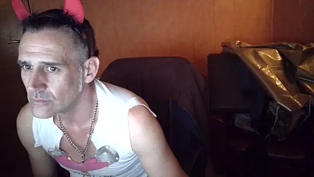 Lia Y PatrickX online show from November 16, 2025, 1:06 pm