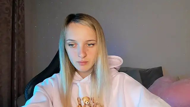 Snapshot of RouseReed chatting on October 1, 2025, 12:22 pm RouseReed online show from October 1, 2025, 12:22 pm