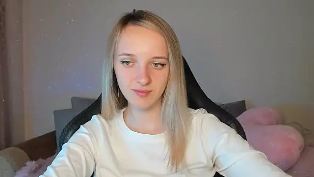 Snapshot of RouseReed chatting on October 4, 2025, 6:22 am RouseReed online show from October 4, 2025, 6:22 am