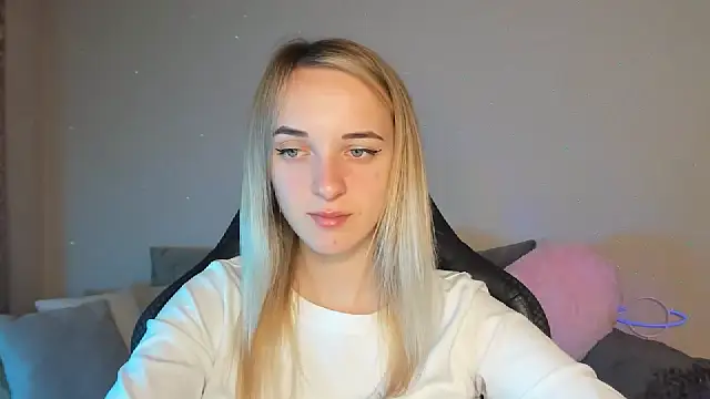 Snapshot of RouseReed chatting on October 6, 2025, 6:33 am RouseReed online show from October 6, 2025, 6:33 am