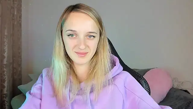 Snapshot of RouseReed chatting on October 21, 2025, 12:28 pm RouseReed online show from October 21, 2025, 12:28 pm