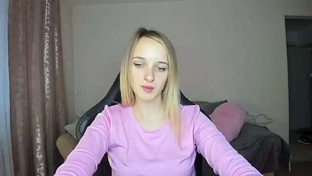 Snapshot of RouseReed chatting on October 23, 2025, 12:04 pm RouseReed online show from October 23, 2025, 12:04 pm