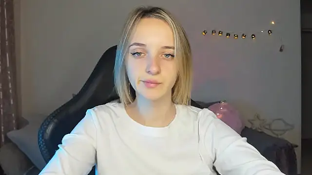 Snapshot of RouseReed chatting on October 25, 2025, 6:21 am RouseReed online show from October 25, 2025, 6:21 am