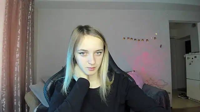 Snapshot of RouseReed chatting on October 26, 2025, 7:36 am RouseReed online show from October 26, 2025, 7:36 am