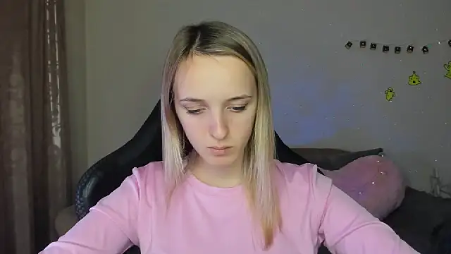 Snapshot of RouseReed chatting on November 4, 2025, 1:10 pm RouseReed online show from November 4, 2025, 1:10 pm