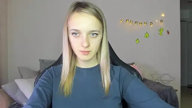 Snapshot of RouseReed chatting on November 9, 2025, 7:28 am RouseReed online show from November 9, 2025, 7:28 am