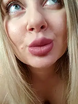 Snapshot of LadyLolyPop_ chatting on March 13, 2025, 11:59 pm LadyLolyPop online show from March 13, 2025, 11:59 pm