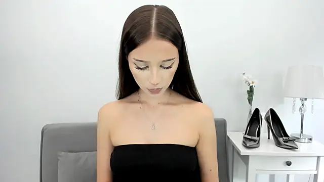 Snapshot of EmilyDarling chatting on October 6, 2025, 8:06 pm EmilyDarling online show from October 6, 2025, 8:06 pm