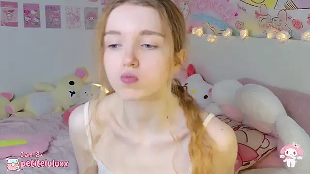 petiteluluxx online show from December 14, 2024, 8:56 am