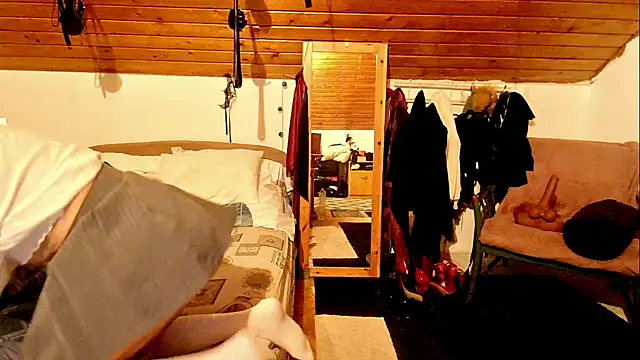 Snapshot of Hot_Colettte chatting on October 22, 2025, 9:47 pm Hot Colettte online show from October 22, 2025, 9:47 pm