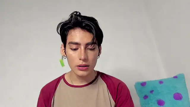 Snapshot of sebas_rose chatting on December 8, 2024, 10:14 pm sebas rose online show from December 8, 2024, 10:14 pm