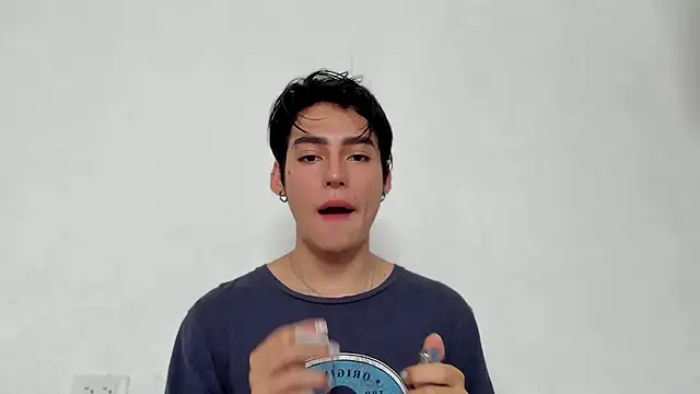 Snapshot of sebas_rose chatting on December 12, 2024, 4:32 pm sebas rose online show from December 12, 2024, 4:32 pm