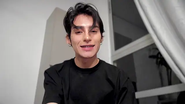 Snapshot of sebas_rose chatting on December 21, 2024, 11:24 pm sebas rose online show from December 21, 2024, 11:24 pm