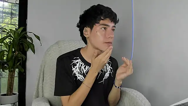 Snapshot of sebas_rose chatting on September 24, 2025, 12:08 pm sebas rose online show from September 24, 2025, 12:08 pm