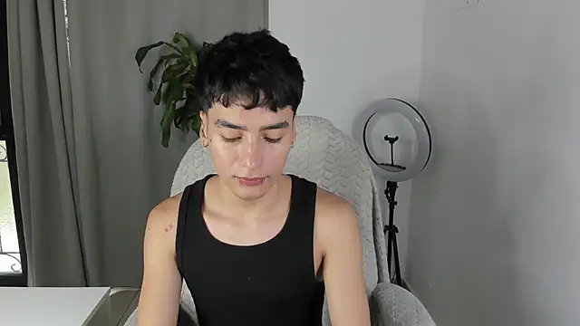 Snapshot of sebas_rose chatting on October 22, 2025, 2:17 pm sebas rose online show from October 22, 2025, 2:17 pm