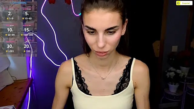 EmmyGreans online show from November 17, 2025, 12:44 pm