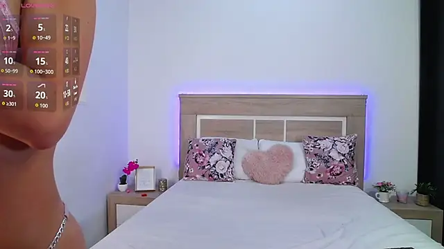 AylinRoss online show from December 3, 2025, 7:45 pm