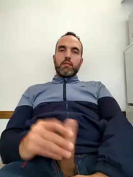 Snapshot of leon3875 chatting on September 24, 2025, 3:26 pm leon3875 online show from September 24, 2025, 3:26 pm