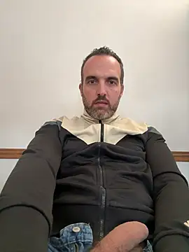 Snapshot of leon3875 chatting on February 19, 2026, 3:30 pm leon3875 online show from February 19, 2026, 3:30 pm