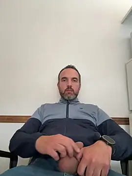 Snapshot of leon3875 chatting on March 3, 2026, 3:18 pm leon3875 online show from March 3, 2026, 3:18 pm