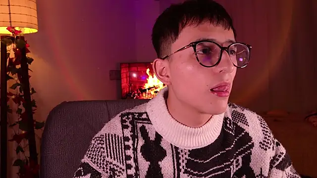 Snapshot of Mr_evan1 chatting on December 17, 2024, 12:43 pm Mr evan1 online show from December 17, 2024, 12:43 pm