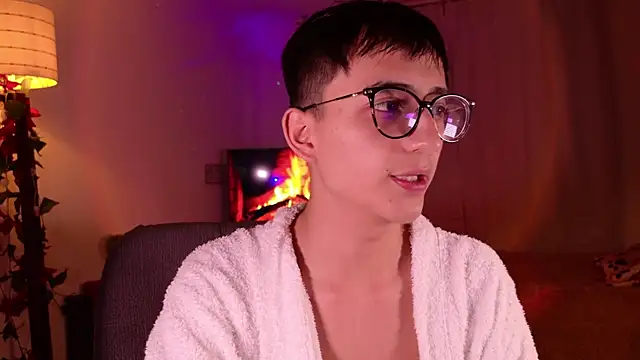 Snapshot of Mr_evan1 chatting on December 23, 2024, 12:19 pm Mr evan1 online show from December 23, 2024, 12:19 pm