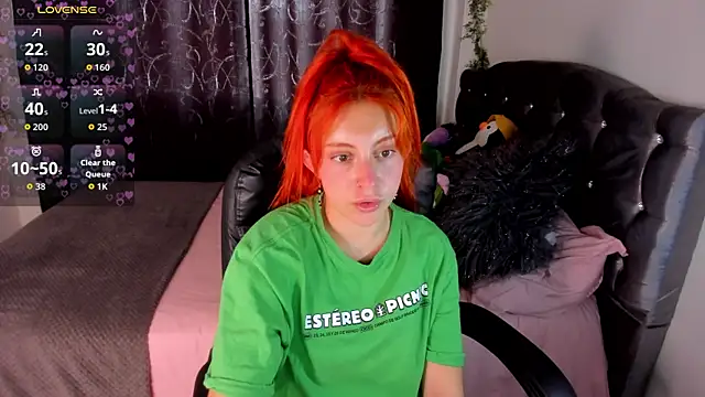 Violetaarey online show from April 15, 2026, 5:31 pm