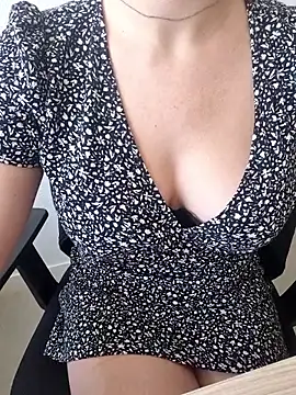 PetiteBrunette4 online show from May 29, 2026, 9:18 am