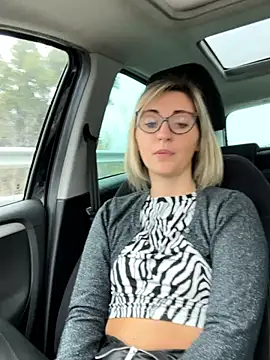 sexy blondie92 online show from March 4, 2026, 2:23 pm