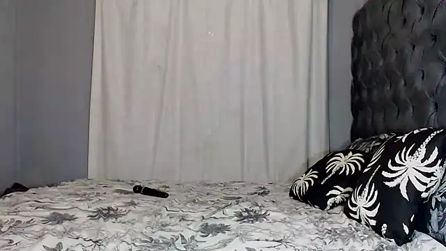 MissTiTi01 online show from October 29, 2025, 1:24 pm