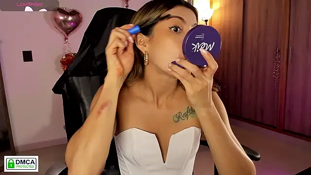 Lilabril online show from April 13, 2026, 2:44 pm