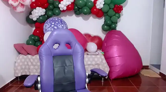 Snapshot of Saracutee1 chatting on December 7, 2024, 3:52 pm Saracutee1 online show from December 7, 2024, 3:52 pm