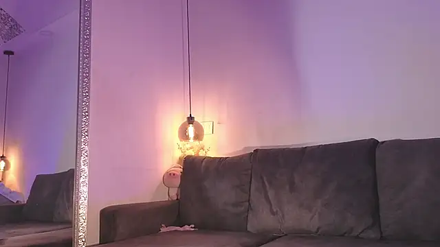 Isabella francoo online show from April 2, 2026, 11:52 am