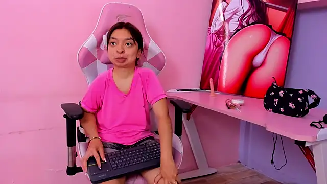 CharlotteMuller online show from April 14, 2026, 8:26 pm