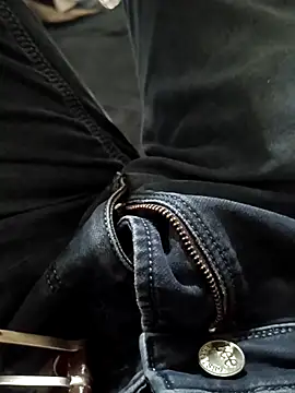 Snapshot of HeftyTheory7 chatting on November 19, 2025, 12:38 pm HeftyTheory7 online show from November 19, 2025, 12:38 pm