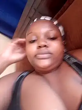 queennapal online show from April 1, 2026, 1:41 pm