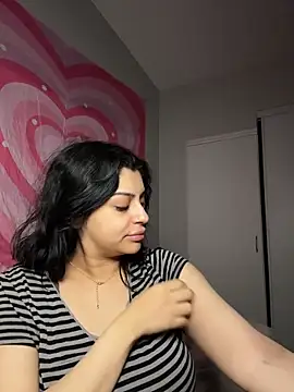 ThickerThanYoBitch online show from February 15, 2026, 11:41 am